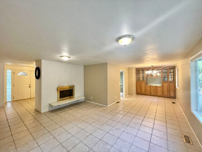 Foto del edificio - Great House for Rent