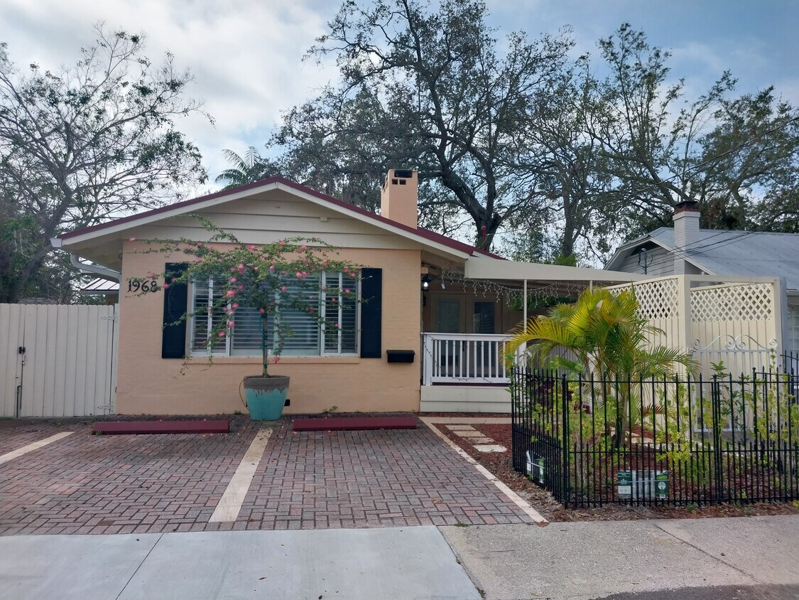 Foto principal - 1968 Adams Ln