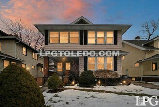 Building Photo - 4136 N Lockwood Ave