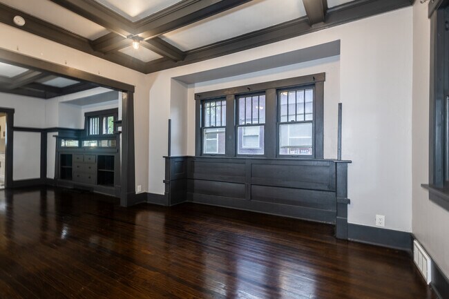 Foto del edificio - 2560 Crown Point Ave