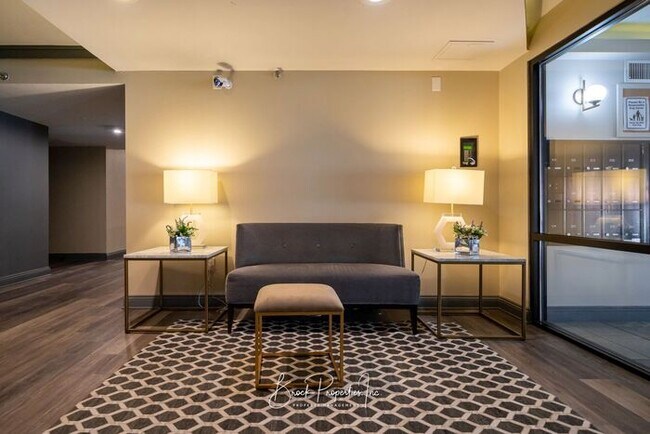 Foto del edificio - Downtown 2/2 Condo next to the Community M...