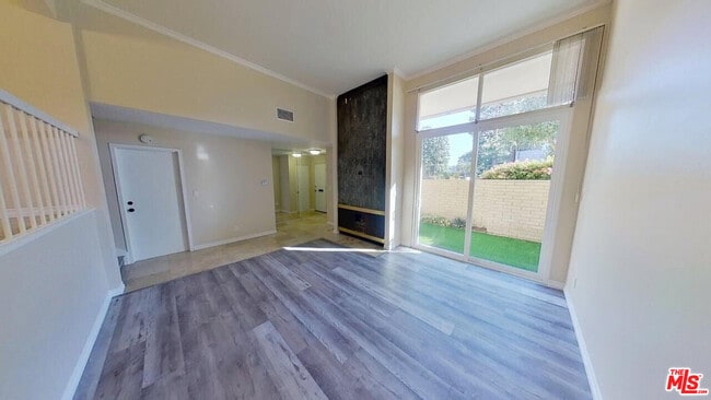 Building Photo - 4754 La Villa Marina