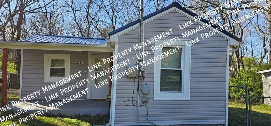 Primary Photo - 2211 W Shepherd Rd