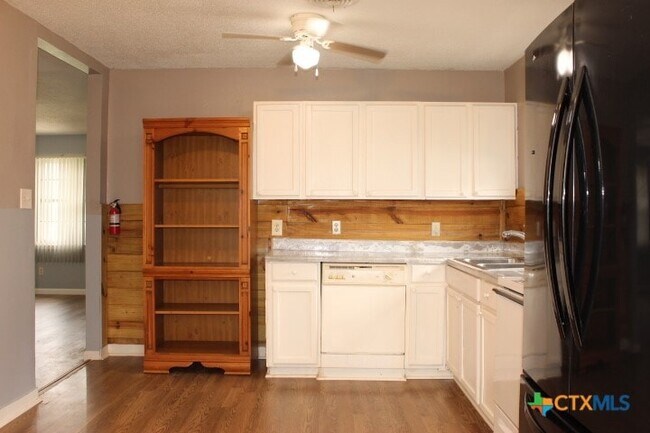 Building Photo - 409 Short Ave