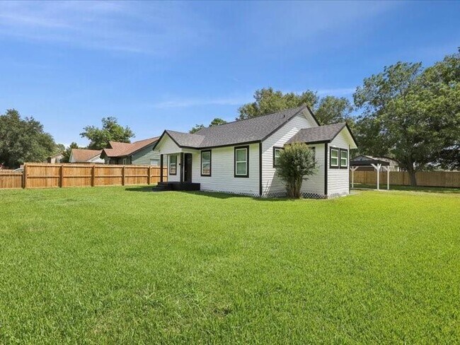 Foto del edificio - 5395 Fairview Ave
