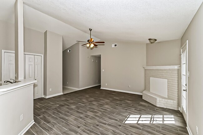 Building Photo - 7145 Peppermill Ln