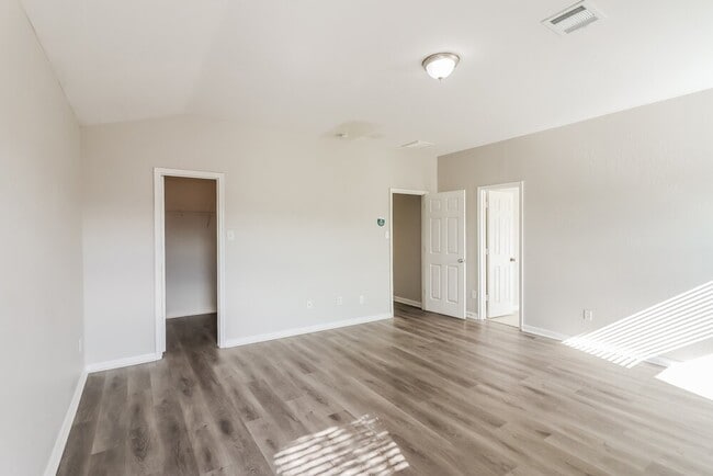 Foto del edificio - 6227 Channelbrook Ln