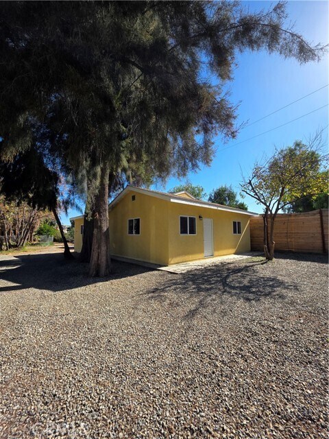 Foto del edificio - 19380 Quebec Ave