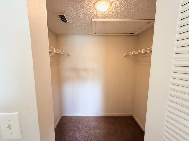 Foto del edificio - 960 Lake Victoria Dr