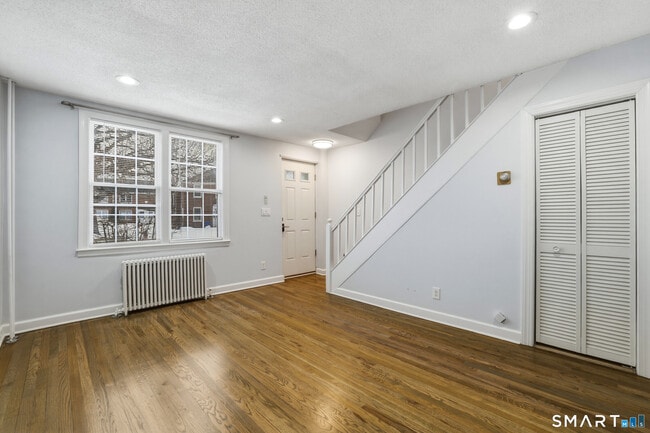 Foto del edificio - 28 Garden Dr