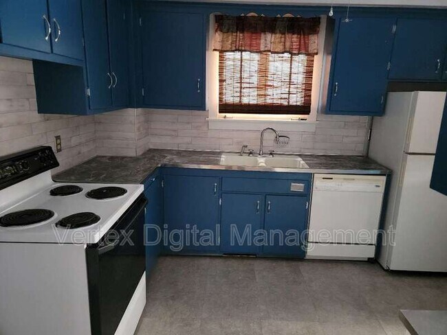 Building Photo - 105 E Vaughn St