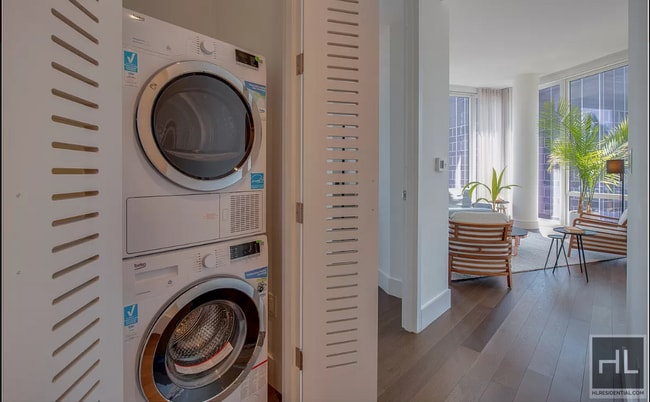 Building Photo - Beautiful 2 Bedroom 2 Bath Apartment in Tu...
