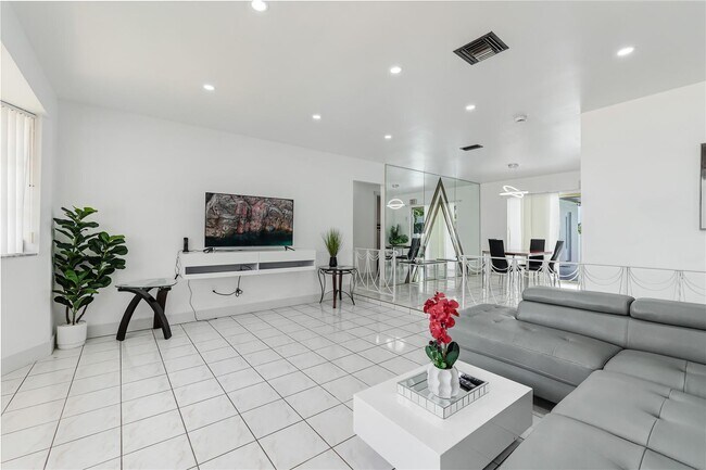 Foto del edificio - 5400 W Park Rd