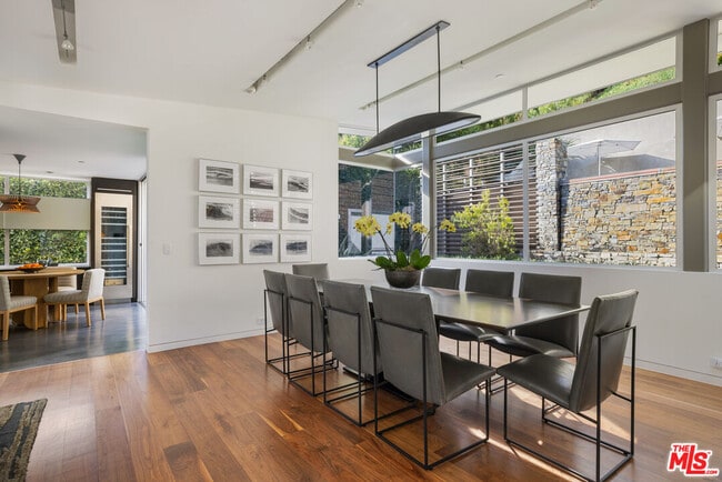 Foto del edificio - 717 Greentree Rd