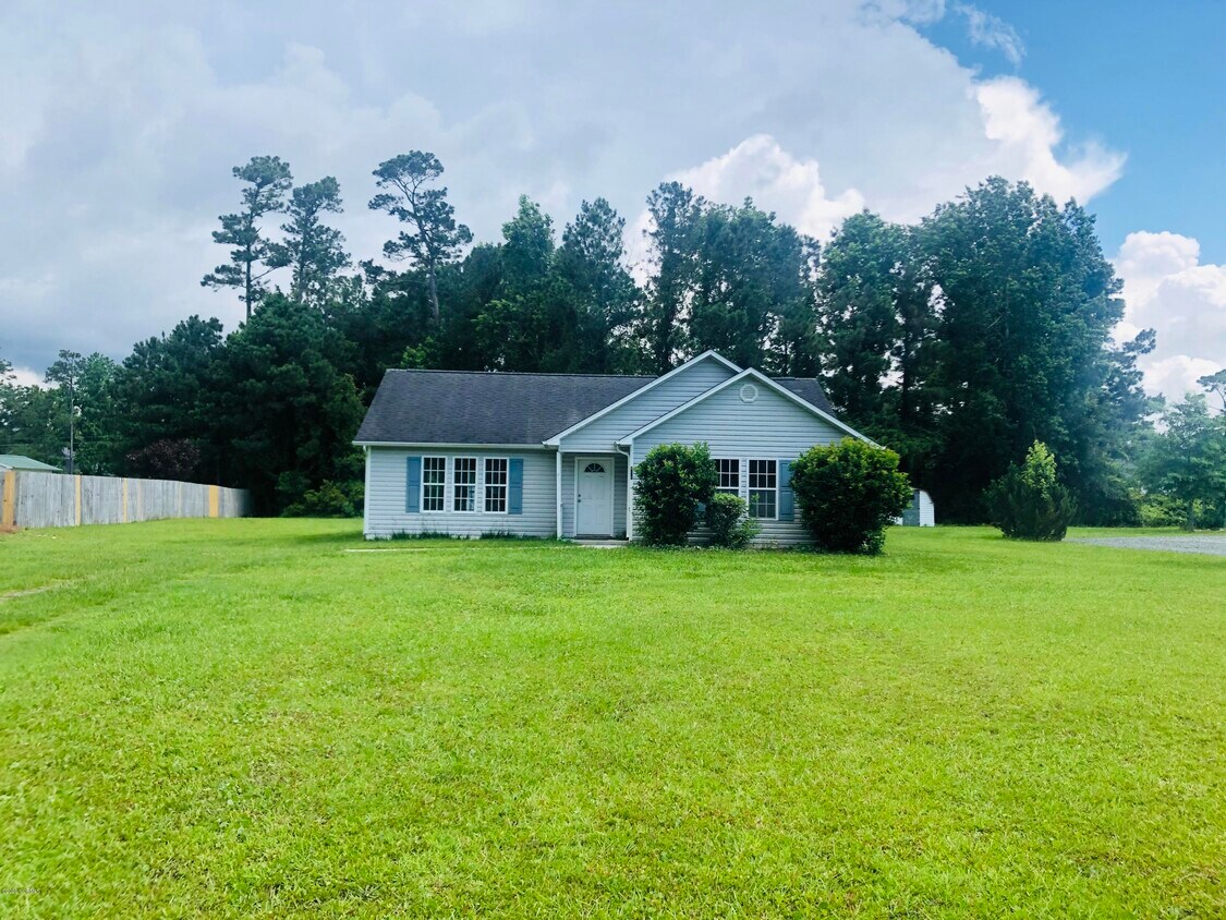 105 Jordan Ln, Hampstead, NC 28443 House Rental in Hampstead, NC