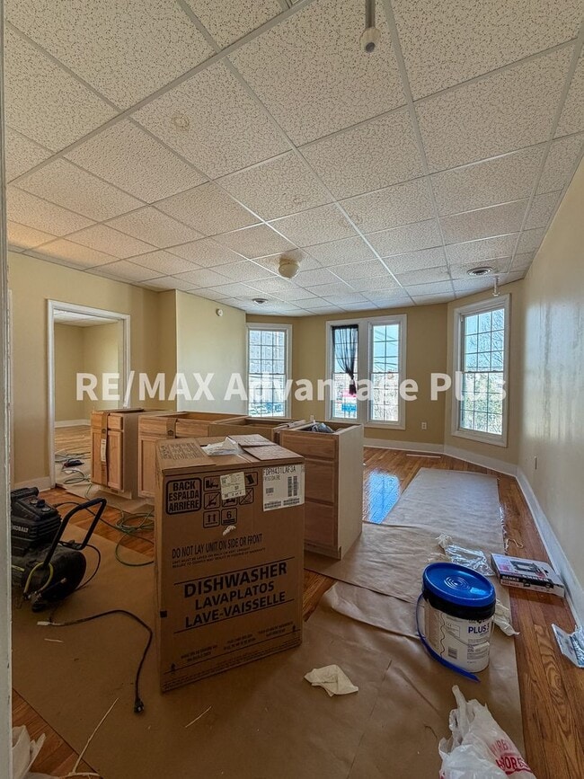 Building Photo - 400 S Main St