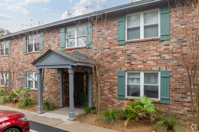 Entrada del edificio - 1523 Gardenia Rd