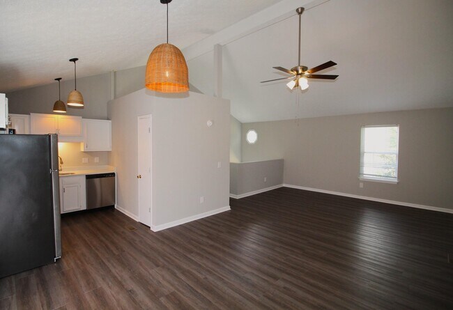 Foto del edificio - 414 Lakeview Dr