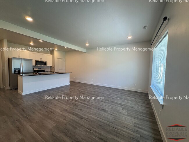 Foto del edificio - 144 S Emery Ln