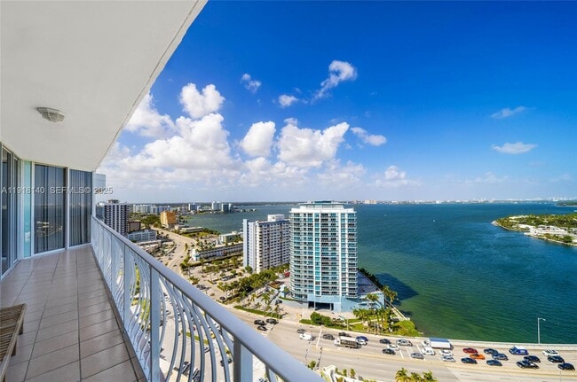 Building Photo - 7601 E Treasure Dr