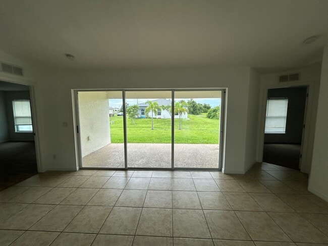 Building Photo - 4 bedroom 2 bathroom Single family home