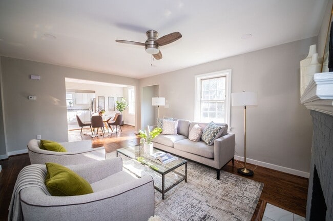 Foto del edificio - 3 Bedrooms, 2 Bathrooms on Colonial Avenue in Colonial Heights! Must SEE!!!