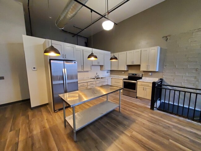 Building Photo - 618 Saint Joseph St