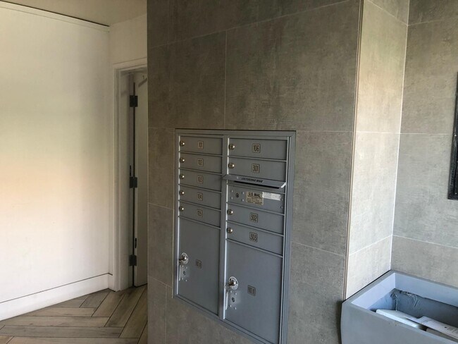 Foto del edificio - 8648 W Olympic Blvd