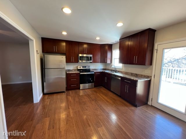 Building Photo - 3 br, 2 bath House - 104 Back St
