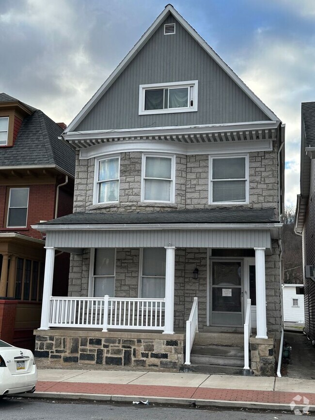 Building Photo - 1055 Logan Ave