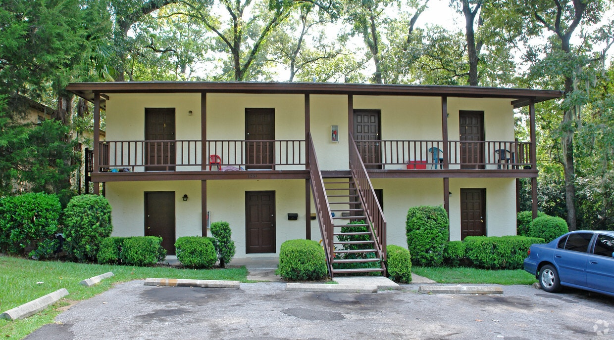 Building Photo - 1231 Buckingham Dr