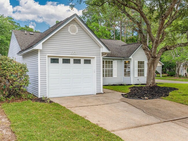 Foto del edificio - 1053 Emerald Ln