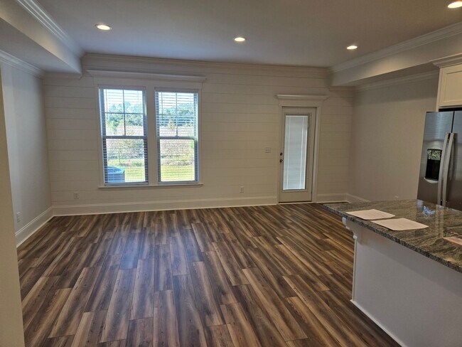 Building Photo - 3 Bedroom 2.5 Bath Townhome located in Val...