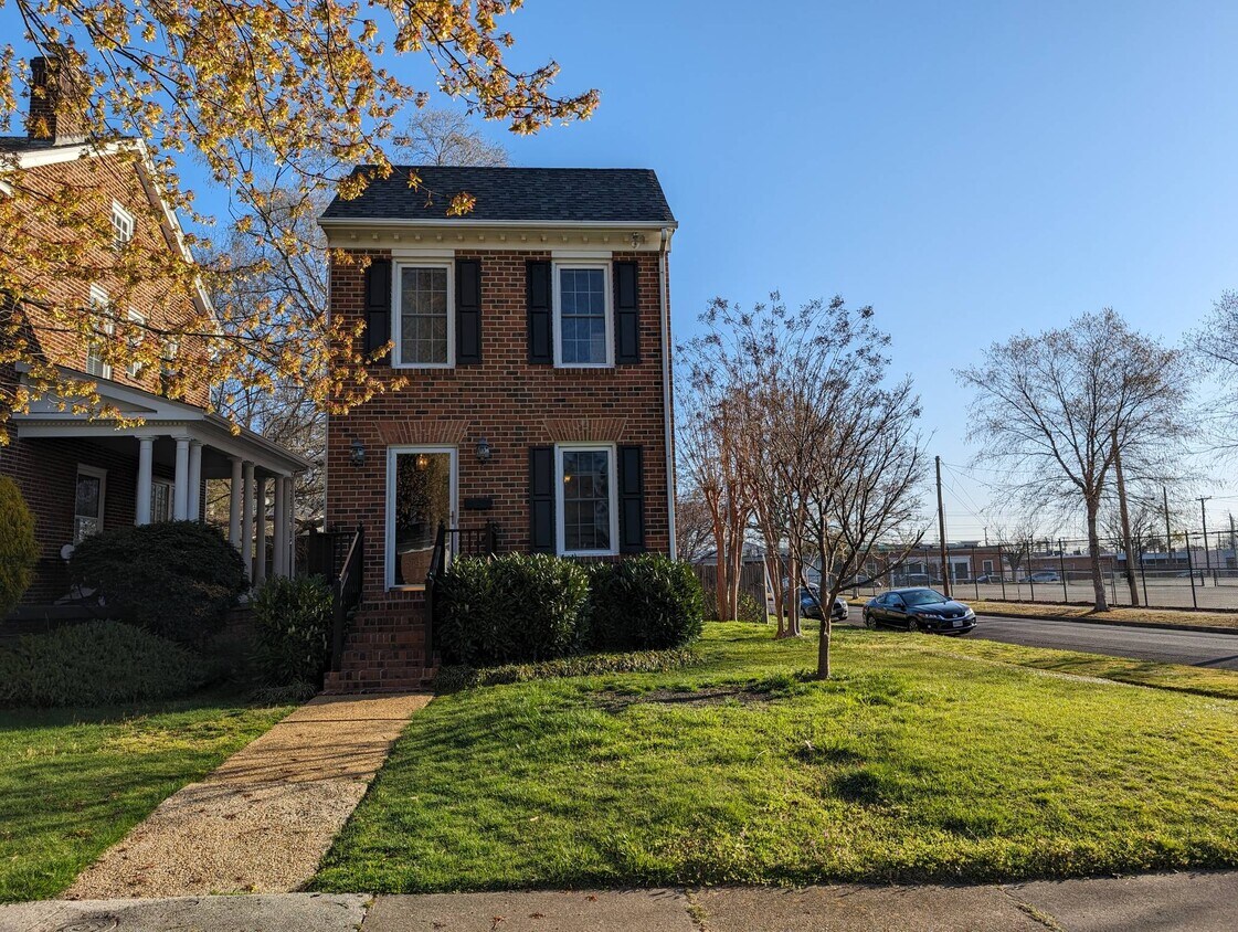 Foto principal - 4200 Augusta Ave