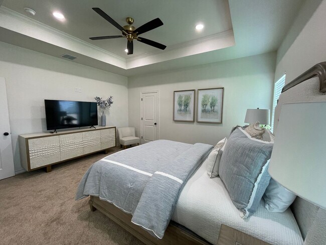 Foto del edificio - Fully Furnished 3 bed 2 bath, AVAILABLE March 1st!