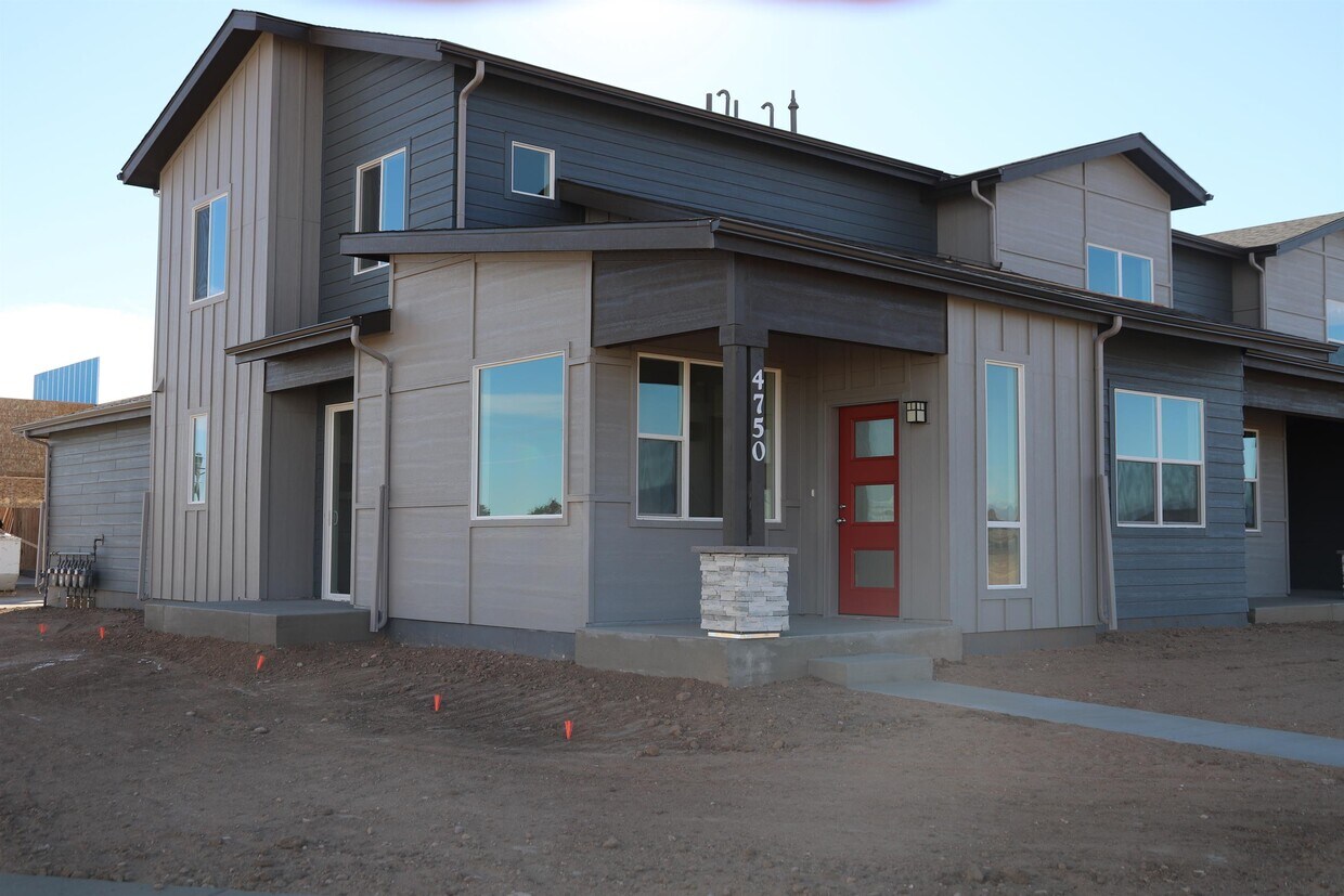 Primary Photo - 4750 Champlain Dr