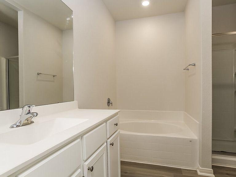 Foto principal - 825 Alden Ave