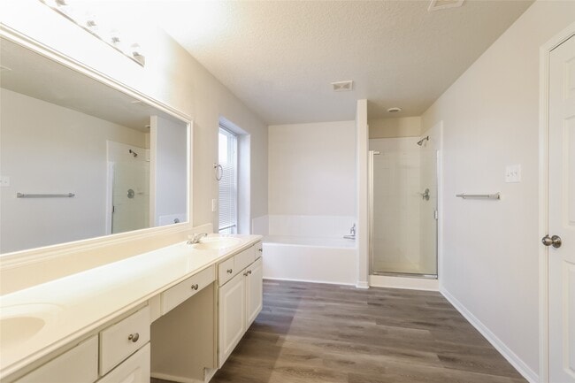 Foto del edificio - 16700 Foursquare Dr