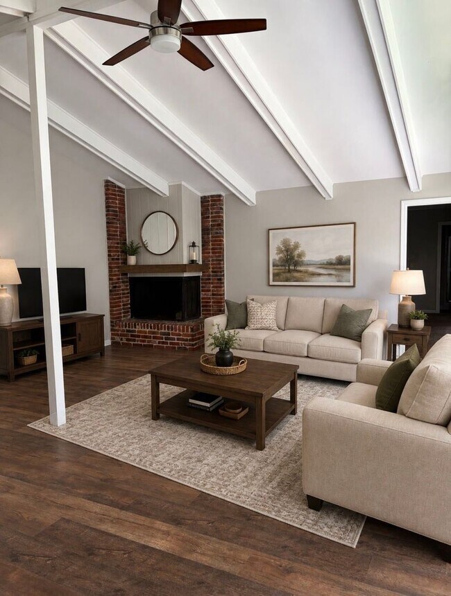 Foto del edificio - Move-In Ready 4BR/3BA Home with Spacious Layout & Large Yard