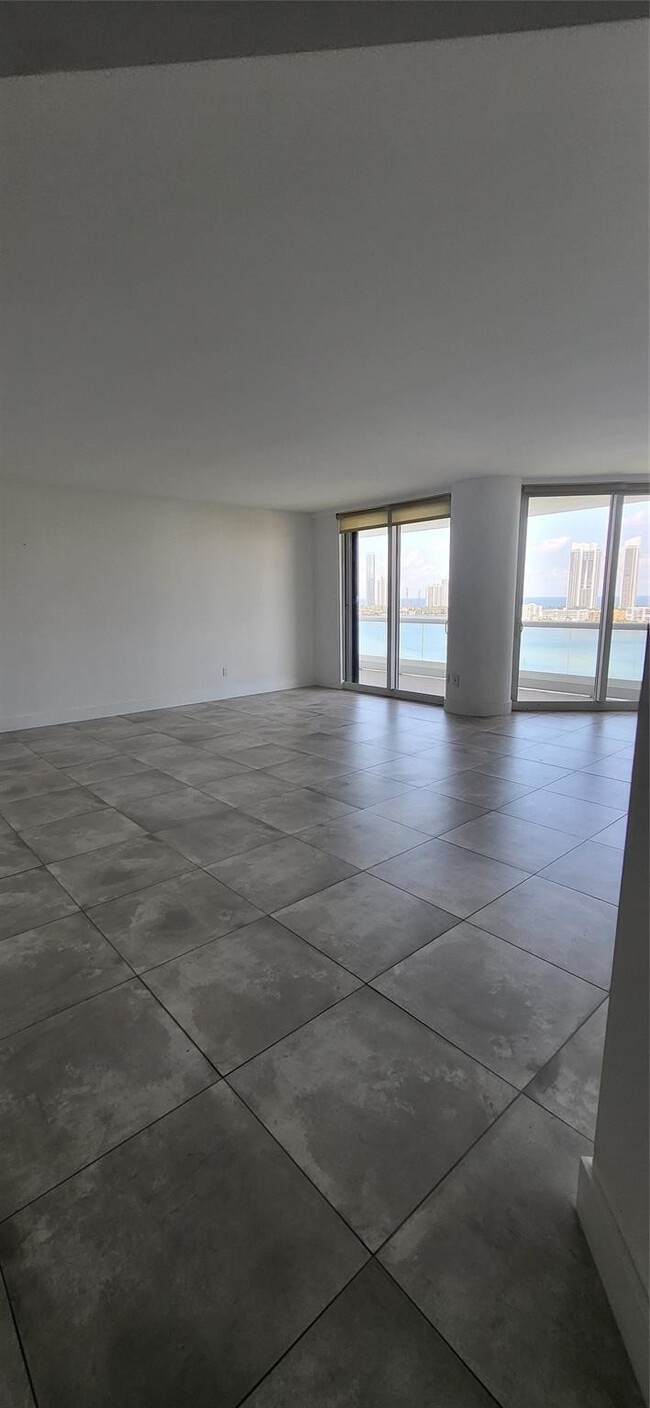 Foto del edificio - 2600 Island Blvd