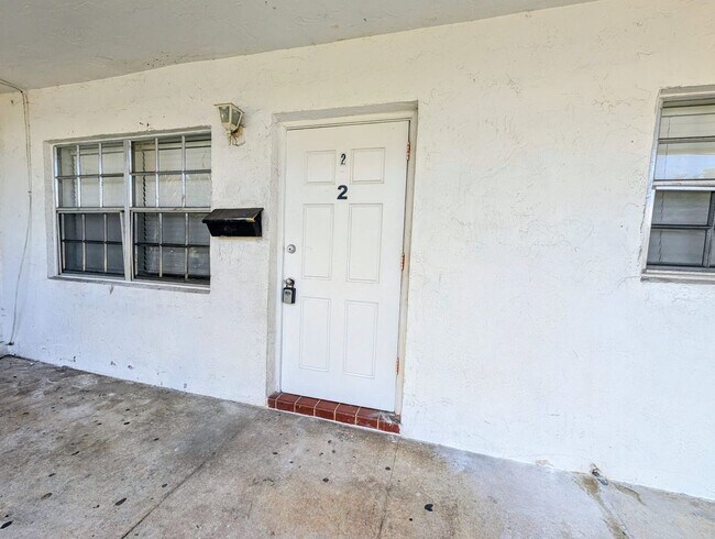 Foto del edificio - 208 NW 43rd Ct