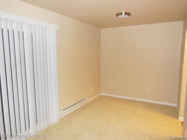 Building Photo - 1834 Colonial Village Way