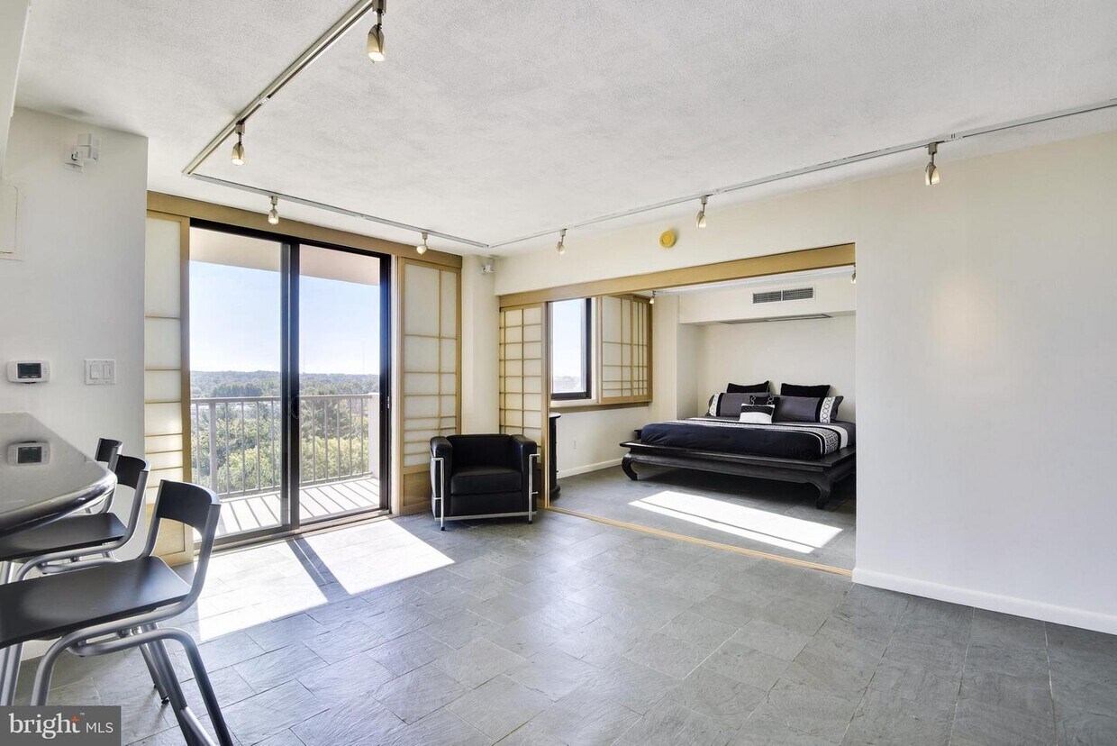 Foto principal - 7420 Westlake Terrace