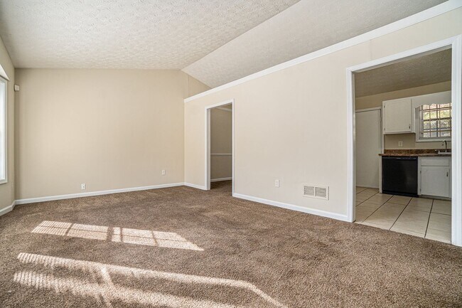 Building Photo - 3 Bedroom 2.5 Bath House