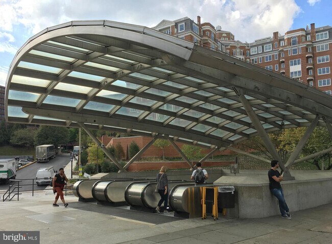 Foto del edificio - 2032 Belmont Rd NW