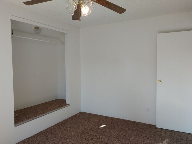 Foto del edificio - Quiet & Cozy Ojai (Meiner's Oaks) Cottage With Plenty Of Yard. Offers Gardening Possibilities Gal...