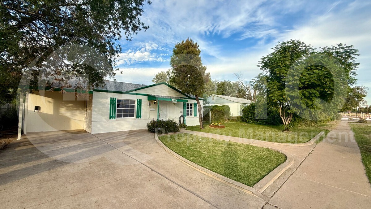 Photo - 208 West Glenrosa Avenue