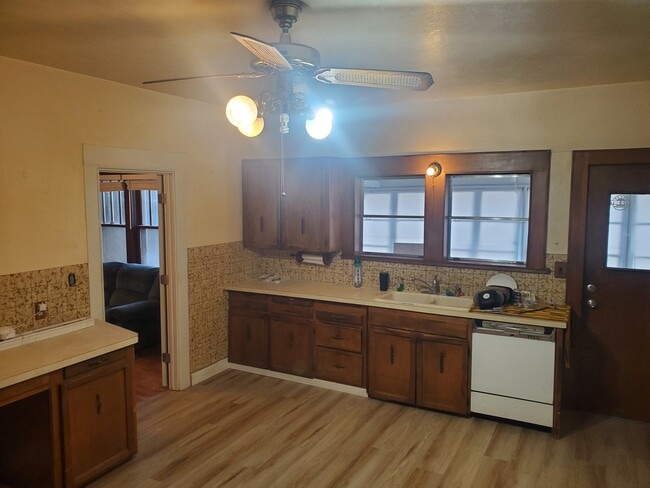 Foto del edificio - 115 N Oregon St