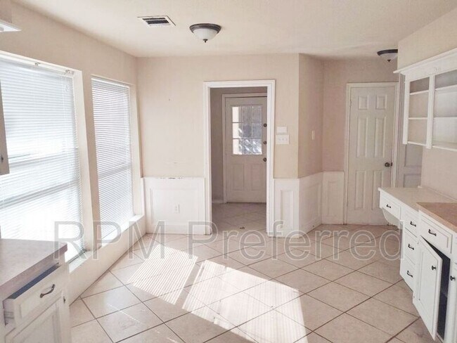 Foto del edificio - 14915 Oak Bluff Ct