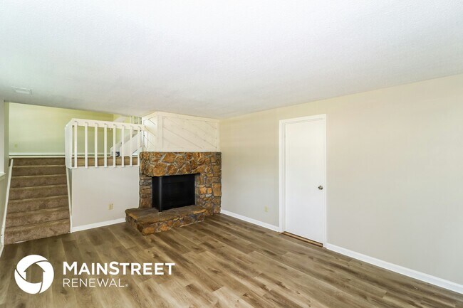 Foto del edificio - 6801 Autumnhill Ln